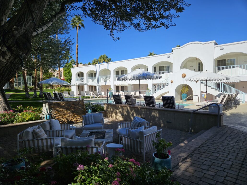Casa Palma Hotel & Bungalows in Palm Springs pool and seating area