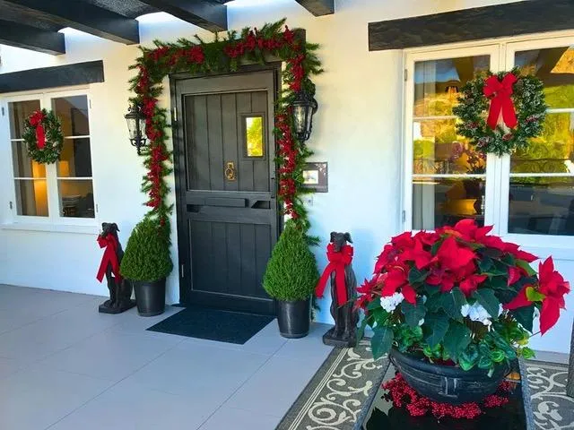 Walk of the Inns, a Palm Springs Holiday Tradition