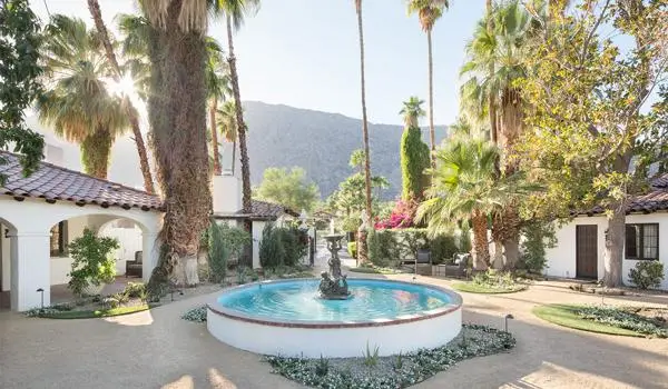 Melvyn’s, the Iconic Palm Springs Restaurant, Remains a Special Dining Experience