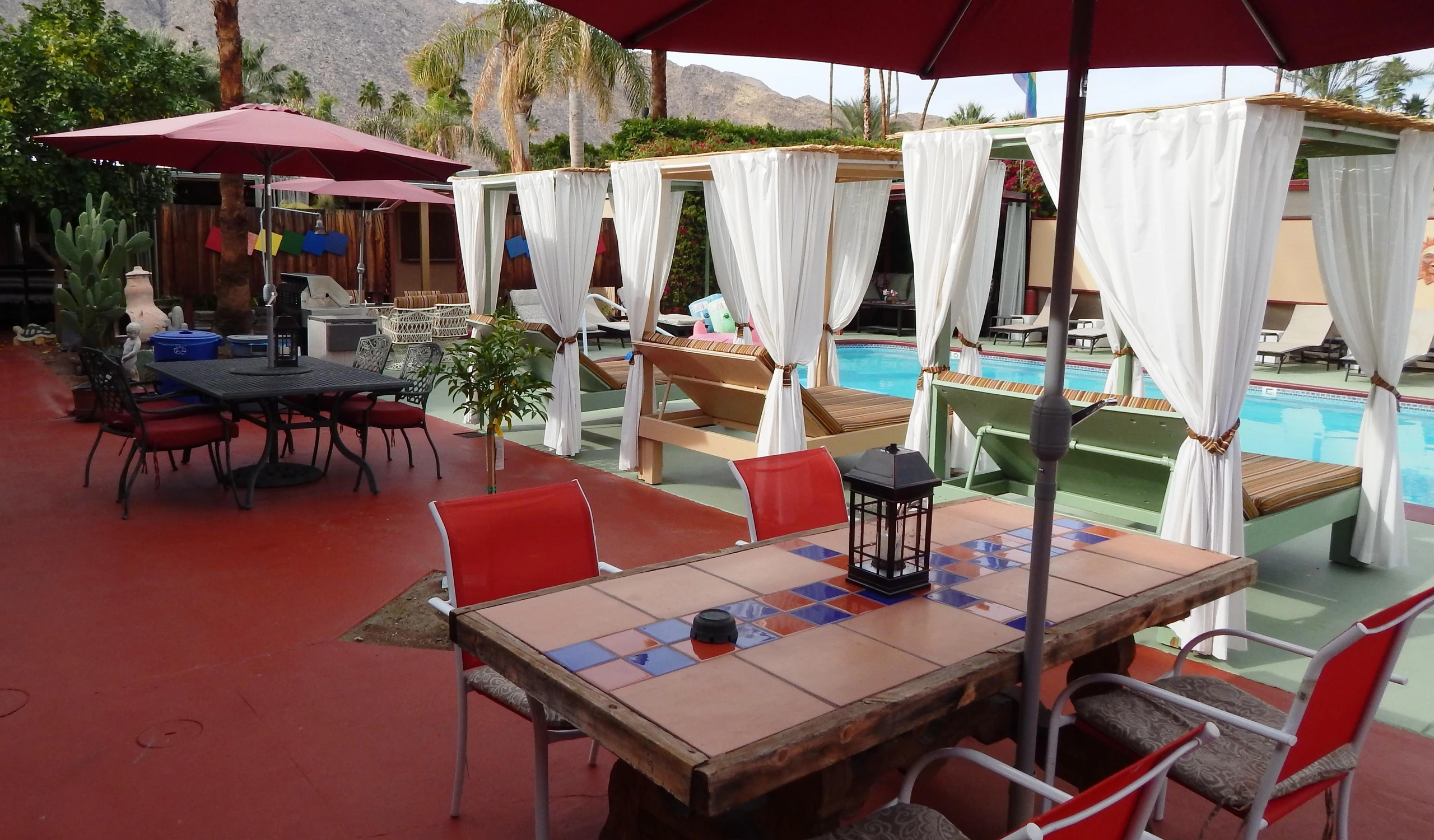 How to choose a men’s clothing-optional resort