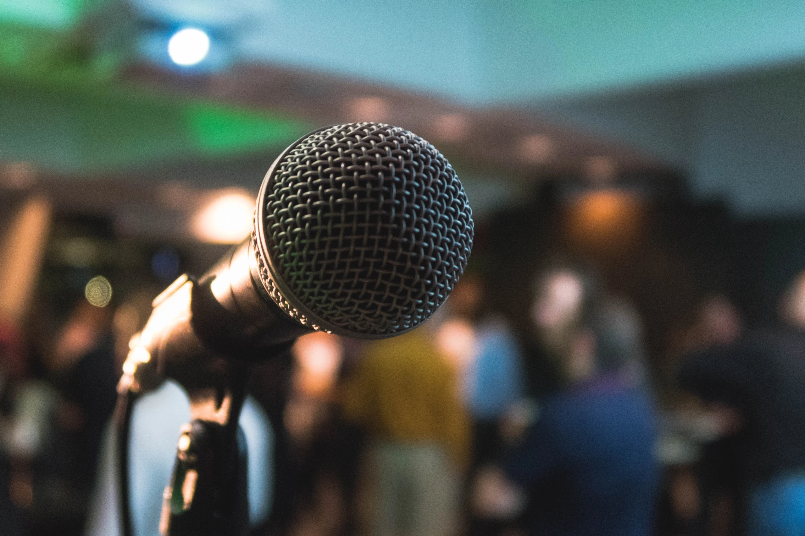 Seven Nights In The Spotlight: Your Ultimate Guide To Queer Karaoke In Palm Springs