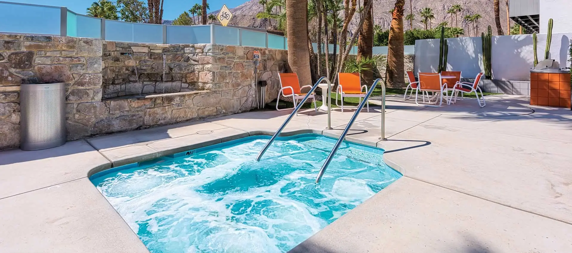 The bubbling jacuzzi at The Twist Palm Springs