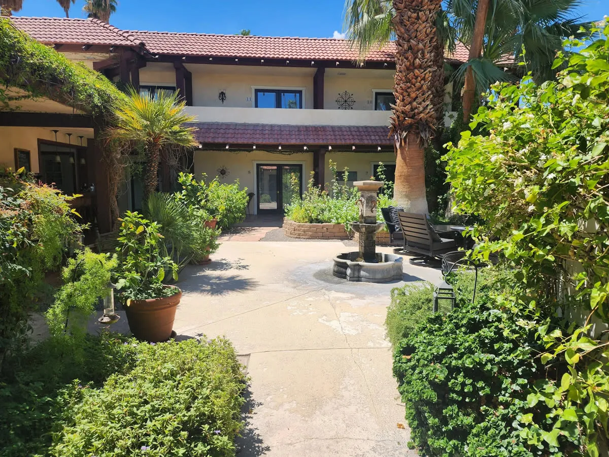 La Maison Hotel